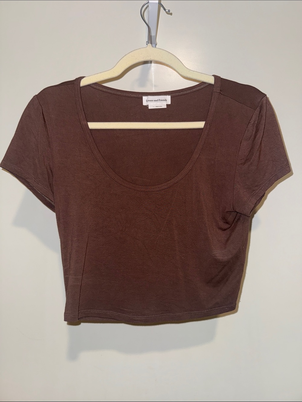Lovers + Friends Brown Scoop Neck Cropped Tee